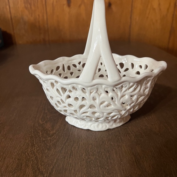 nd exclusive ceramic Like Marquis shaped basket Lace Vibe Handled Off White - Picture 6 of 9